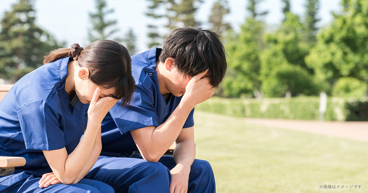 苦しむ介護士（イメージ）